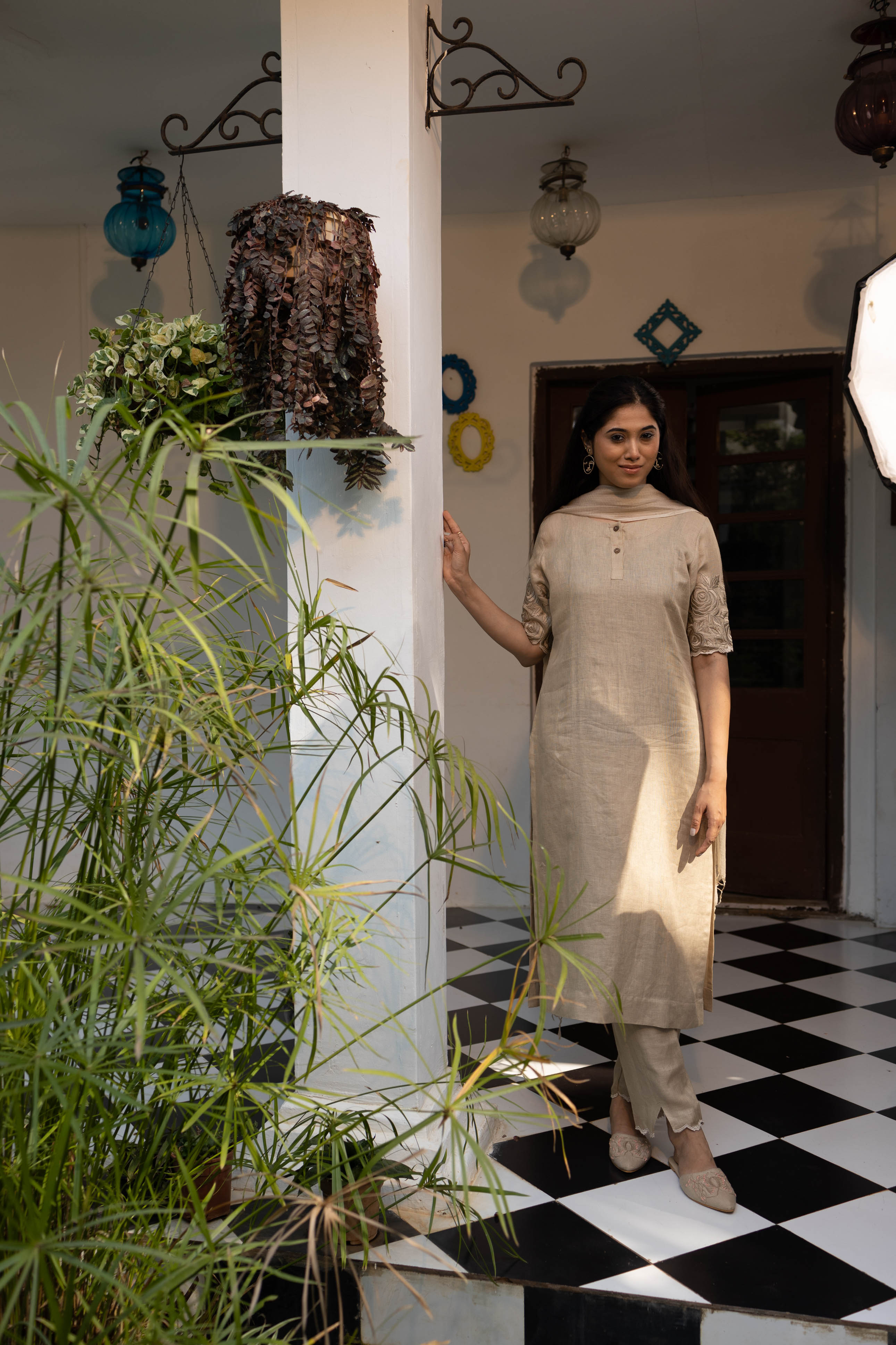 BARE BEIGE ROSE-CUT LINEN SET