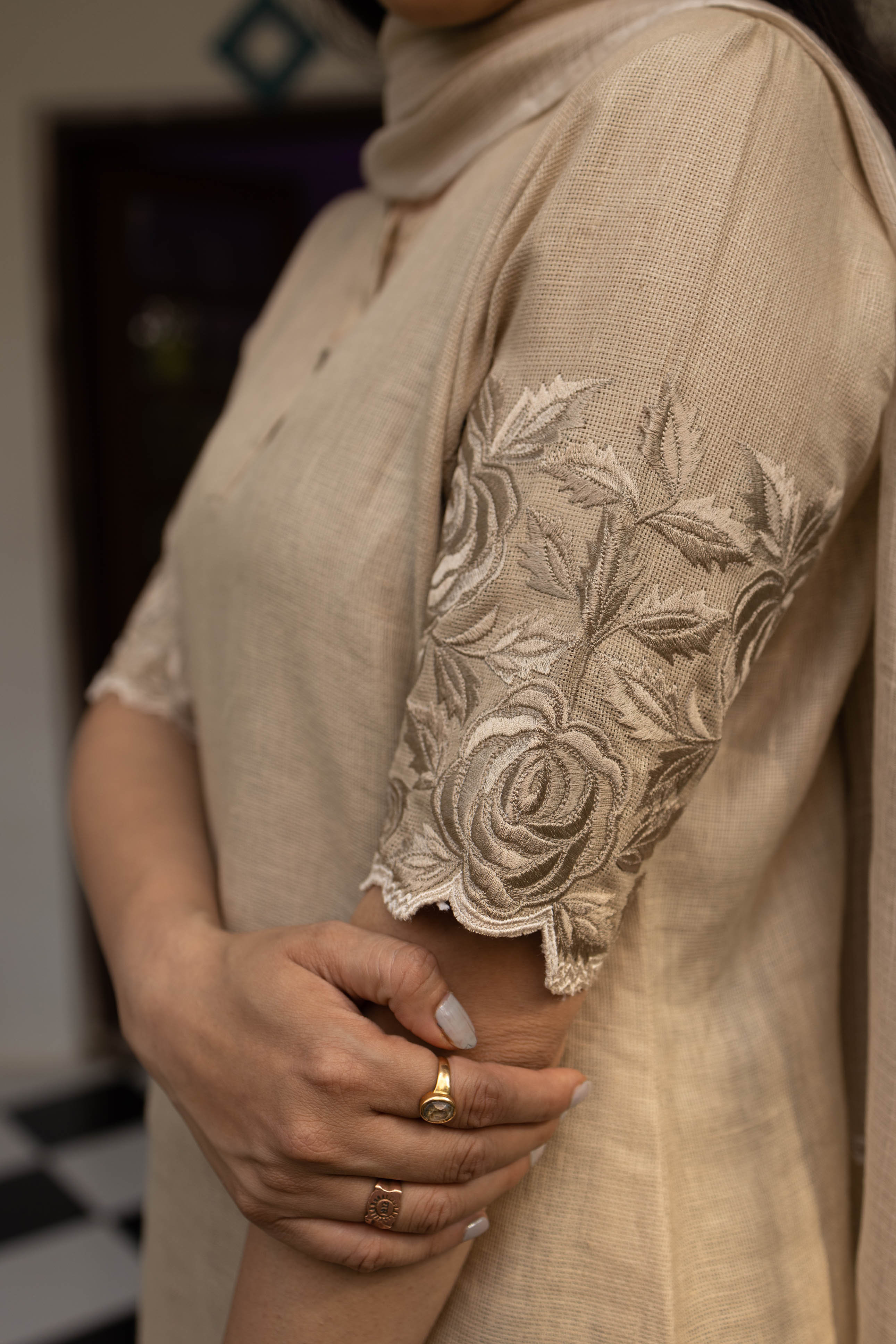 BARE BEIGE ROSE-CUT LINEN SET