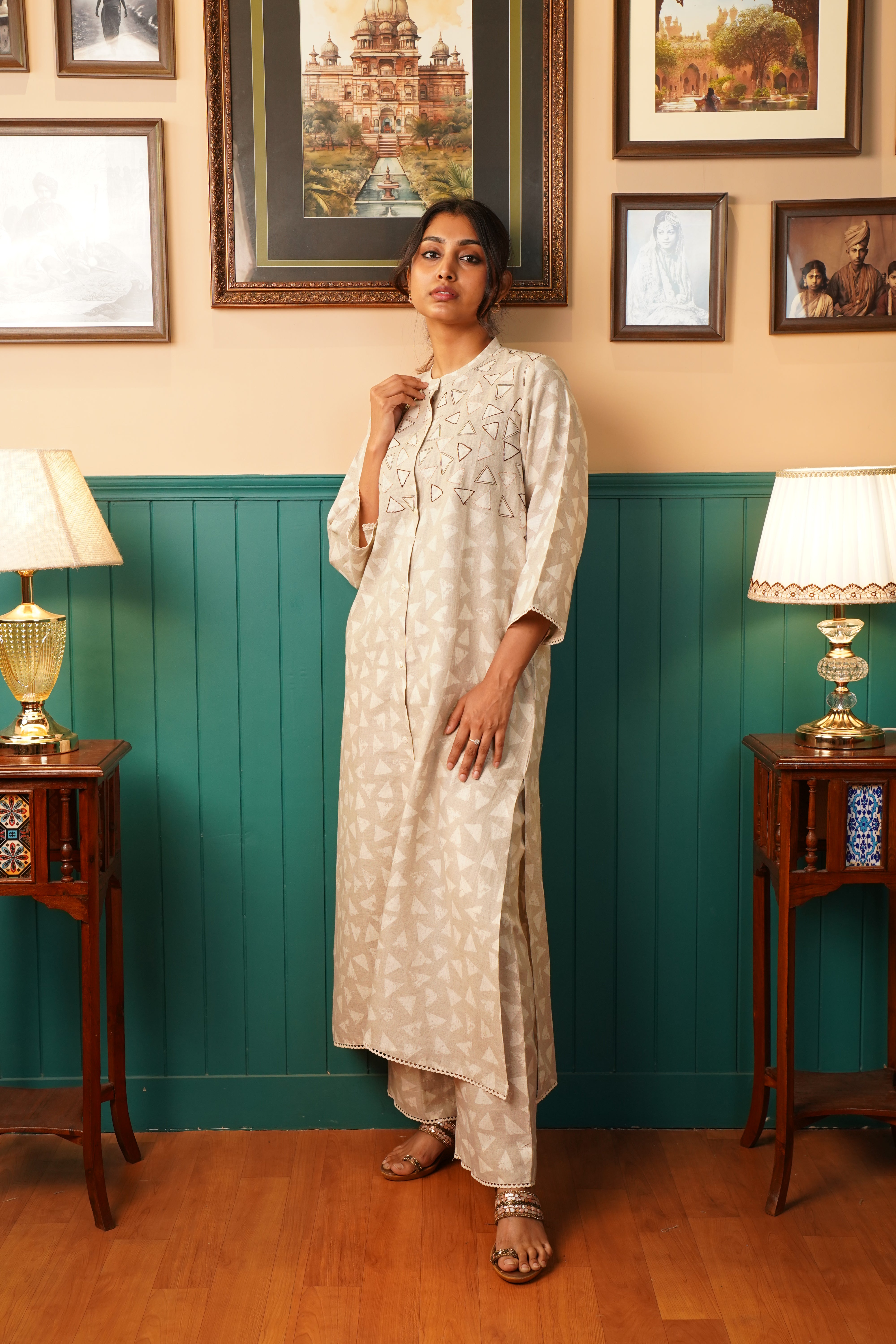 TRIANGLE NATURAL LINEN PAIR