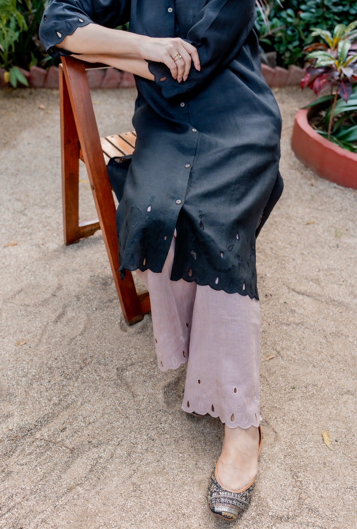 Black-Deep Taupe Linen Pair