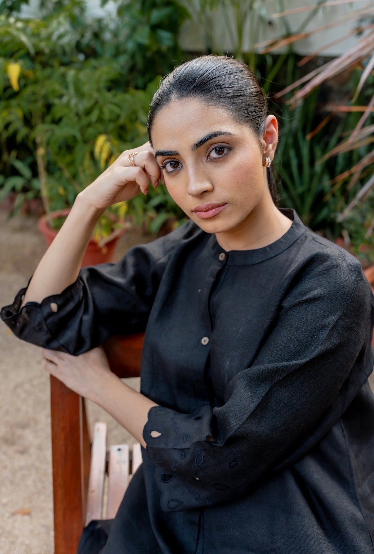 Black-Deep Taupe Linen Pair