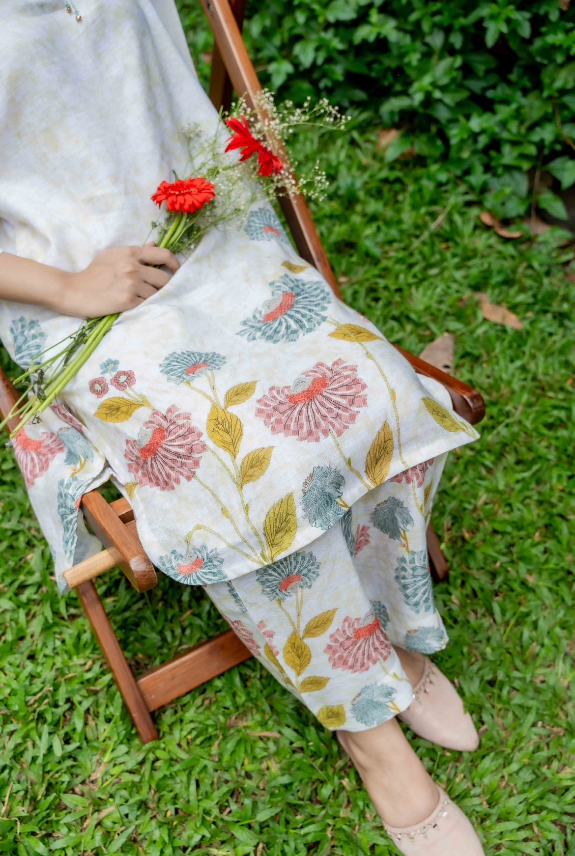 SUMMER FLOWERS LINEN PAIR