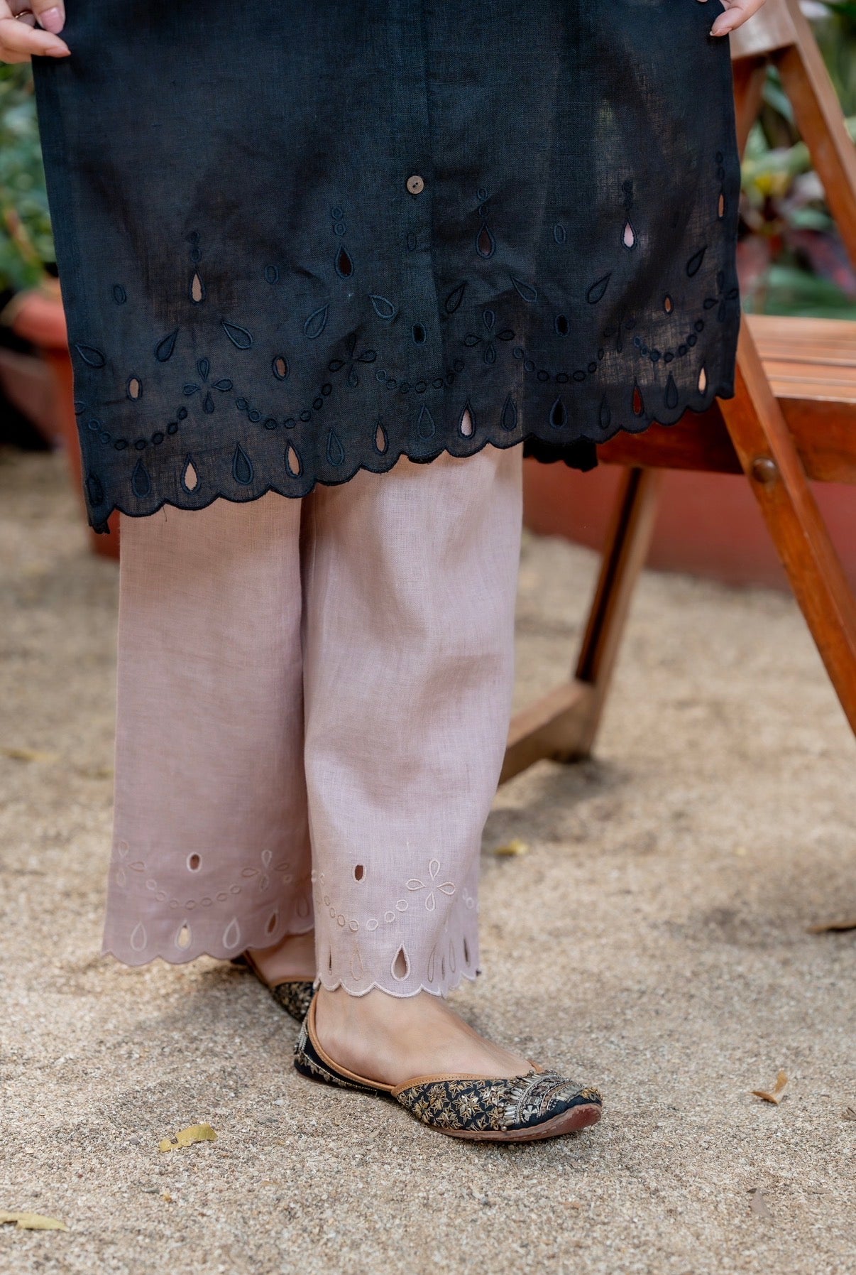 Black-Deep Taupe Linen Pair