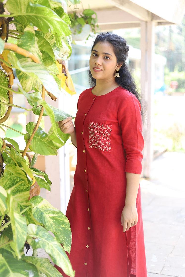 Scarlet Red Zardosi Pocket linen set - Siara Women