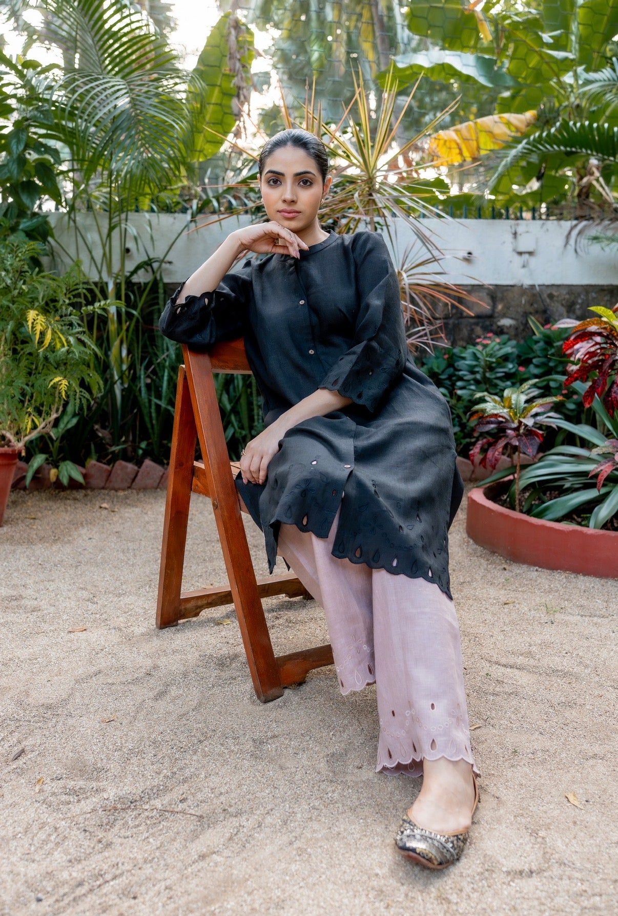 Black-Deep Taupe Linen Pair