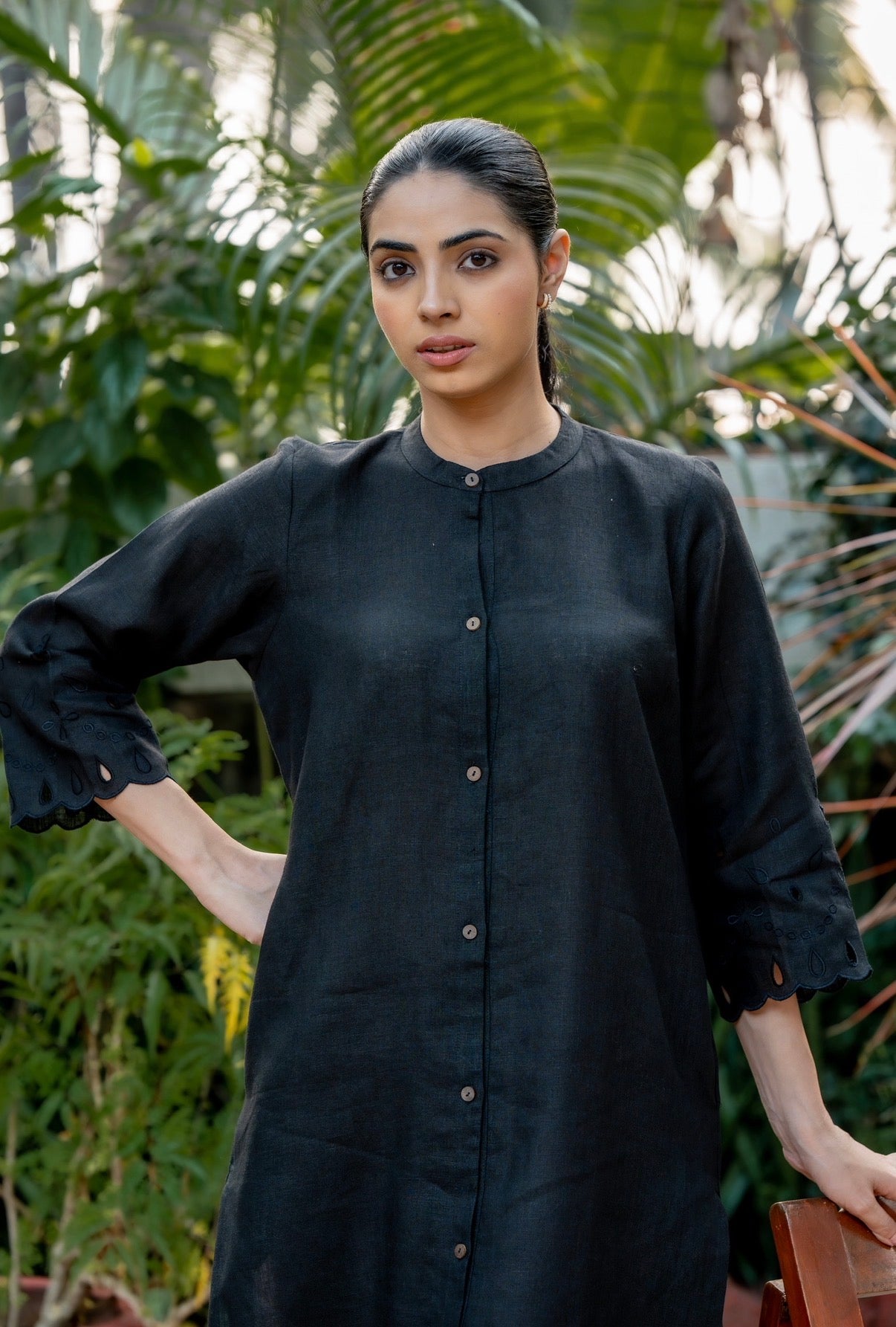 Black-Deep Taupe Linen Pair